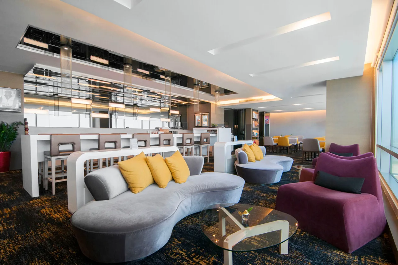 Novotel Taipei Taoyuan International Airport — rooms and atmosphere