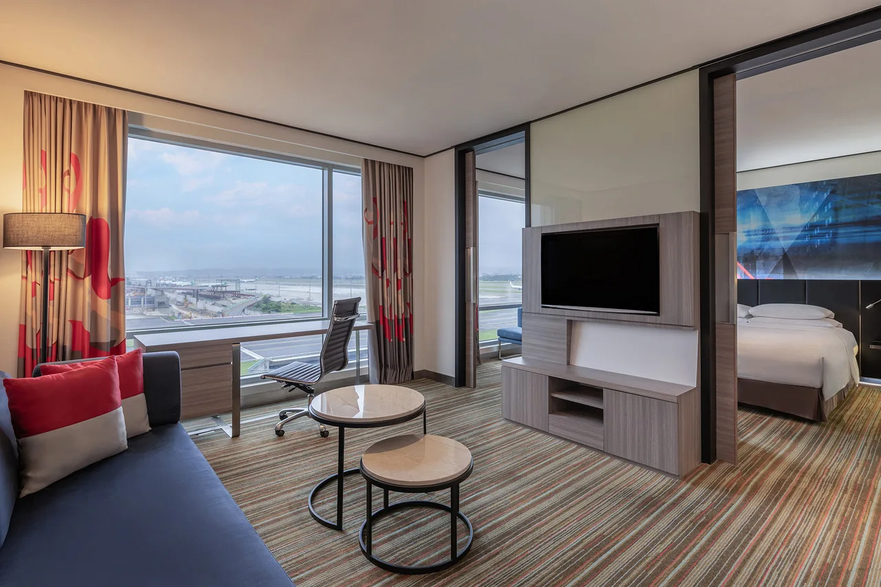 Novotel Taipei Taoyuan International Airport — rooms and atmosphere
