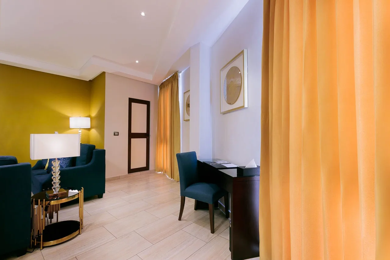 Oak Plaza Suites - Kumasi — ภาพห้องพักและบรรยากาศ
