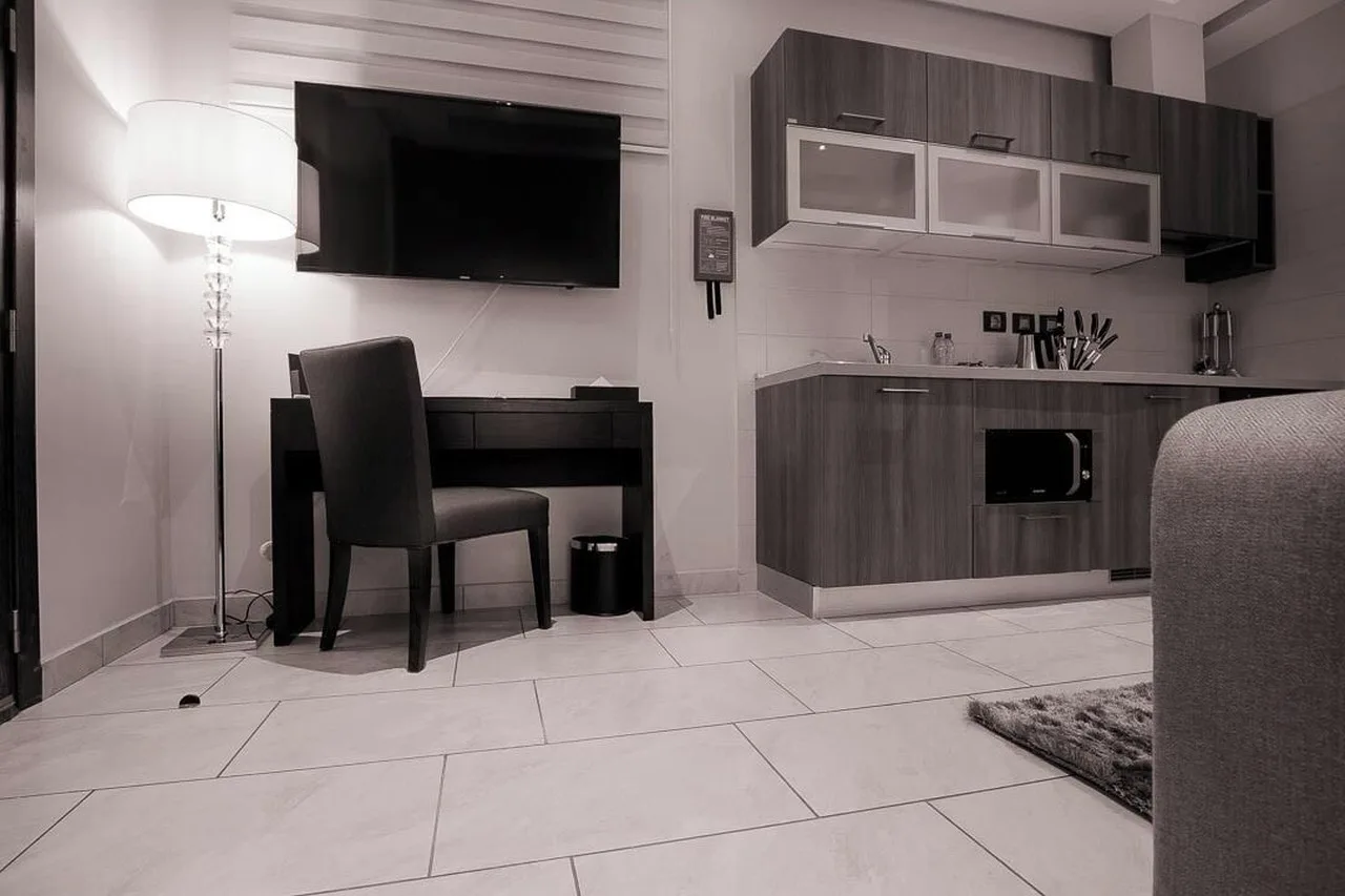 Oak Plaza Suites - Kumasi — ภาพห้องพักและบรรยากาศ