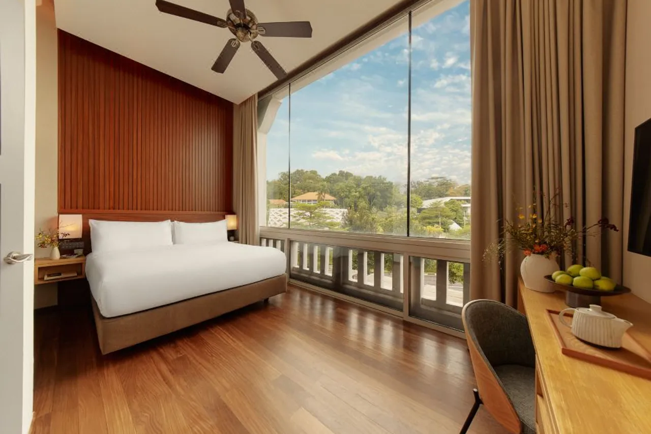 Oasia Resort Sentosa by Far East Hospitality — rooms and atmosphere