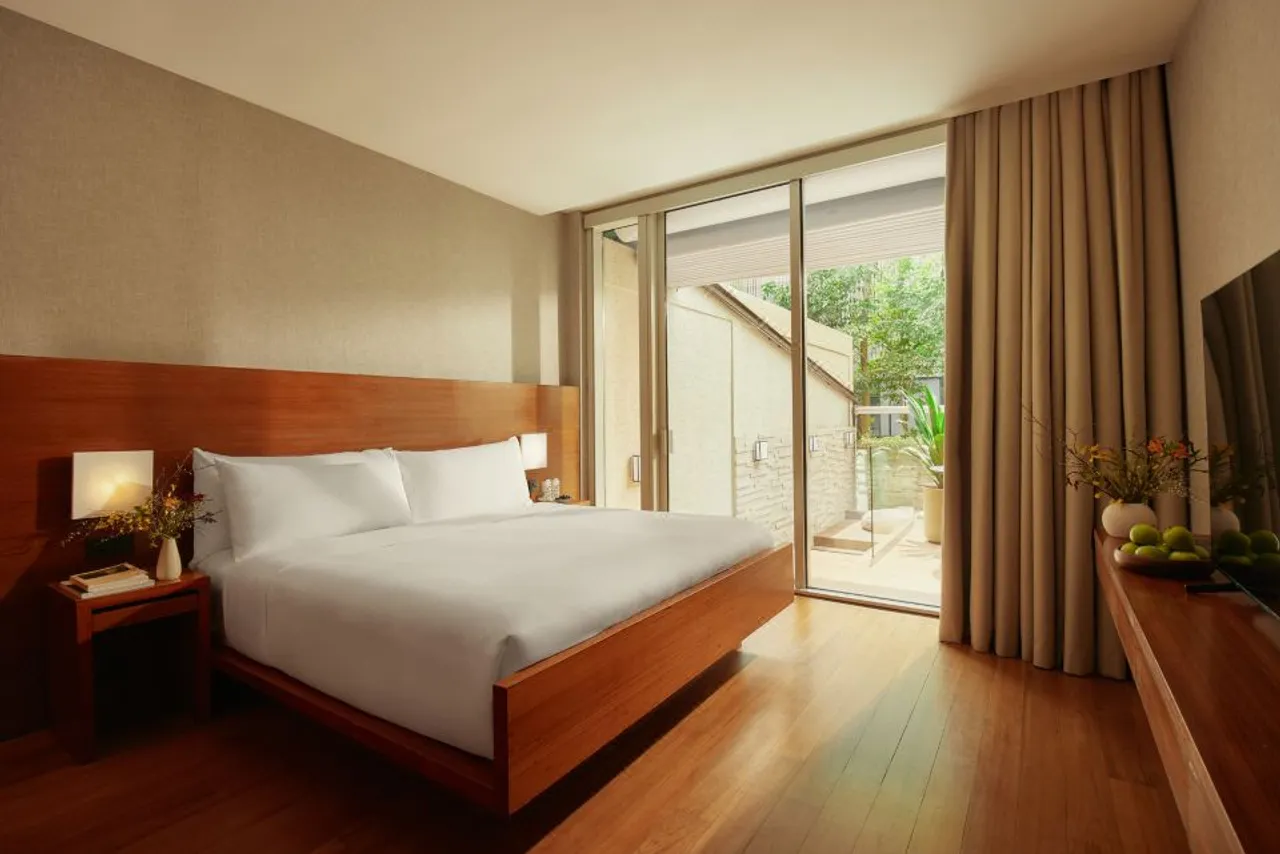 Oasia Resort Sentosa by Far East Hospitality — rooms and atmosphere