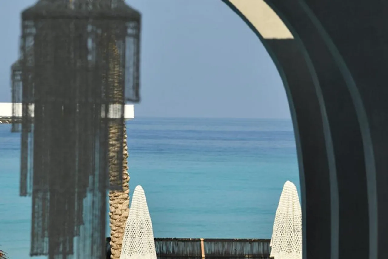 Ocean Blue Hotel & Resort - Jbeil — ภาพห้องพักและบรรยากาศ