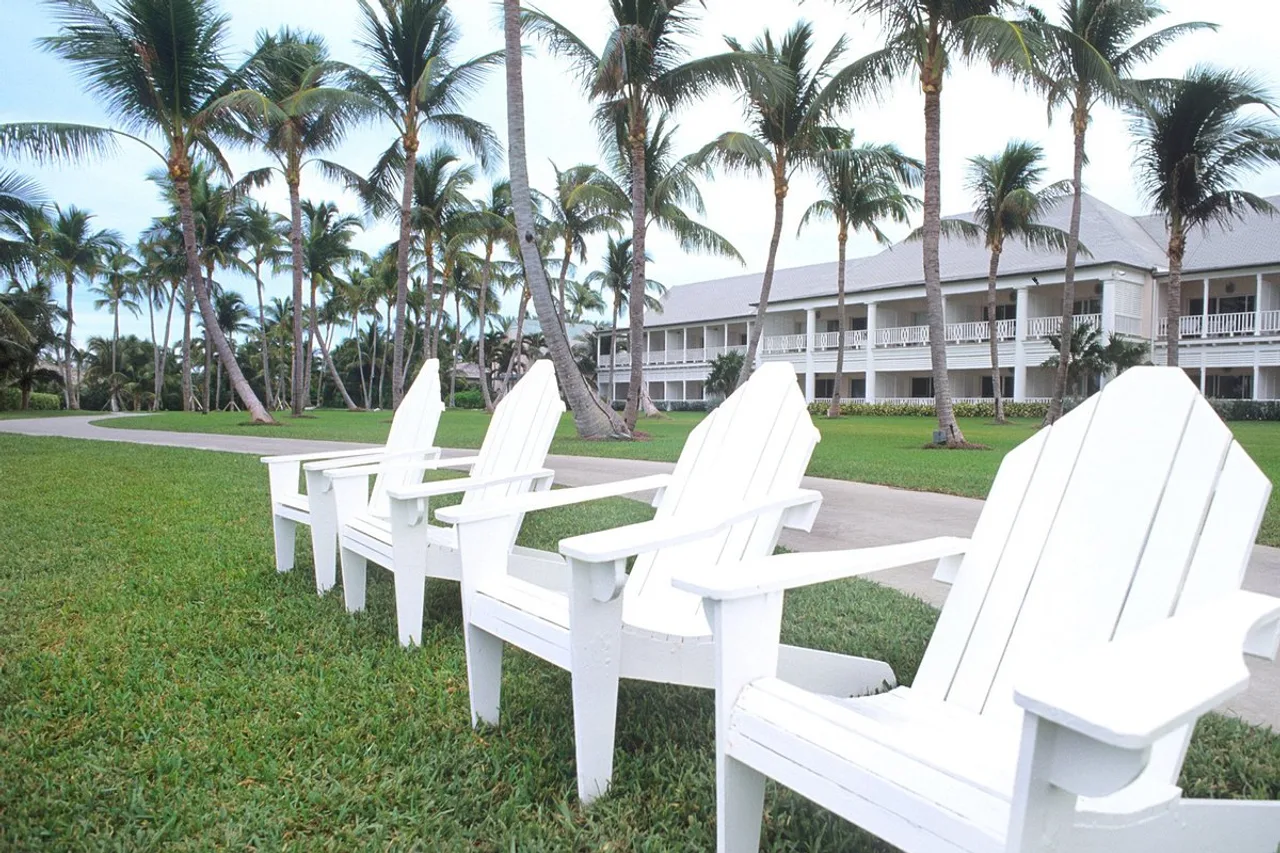The Ocean Club, A Four Seasons Resort, Bahamas — rooms and atmosphere