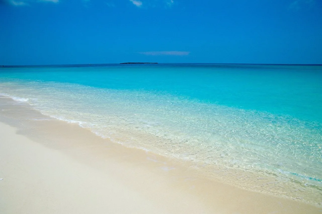 The Ocean Club, A Four Seasons Resort, Bahamas — rooms and atmosphere