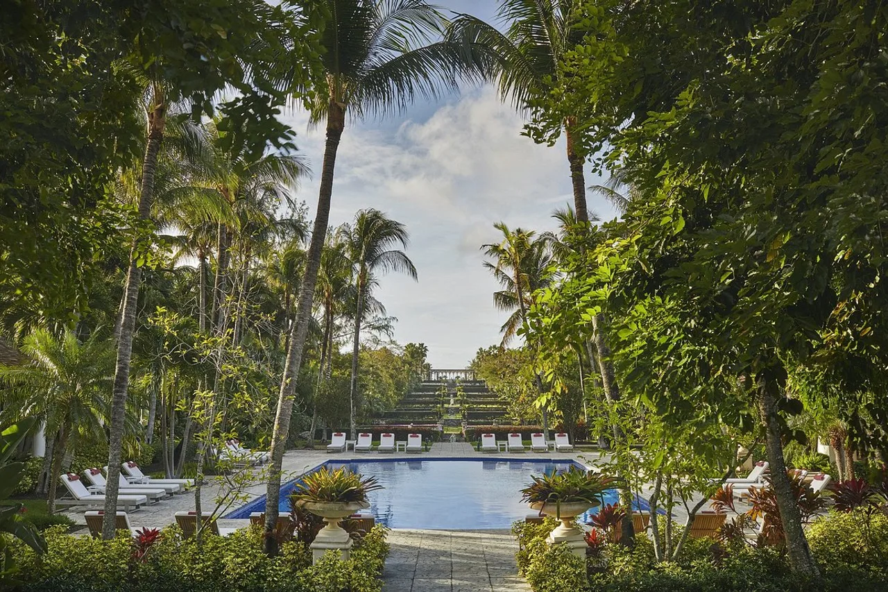 The Ocean Club, A Four Seasons Resort, Bahamas — rooms and atmosphere