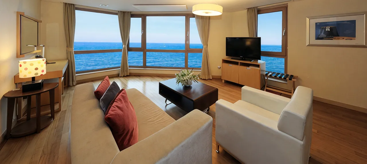 Ocean Suites Jeju Hotel — rooms and atmosphere