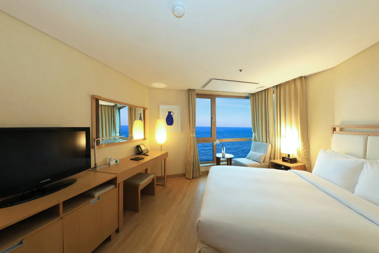 Ocean Suites Jeju Hotel — rooms and atmosphere