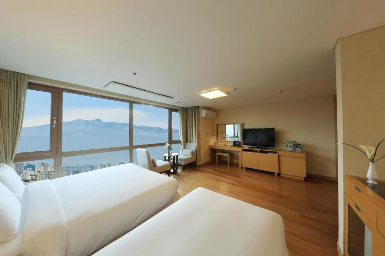 Ocean Suites Jeju Hotel — rooms and atmosphere