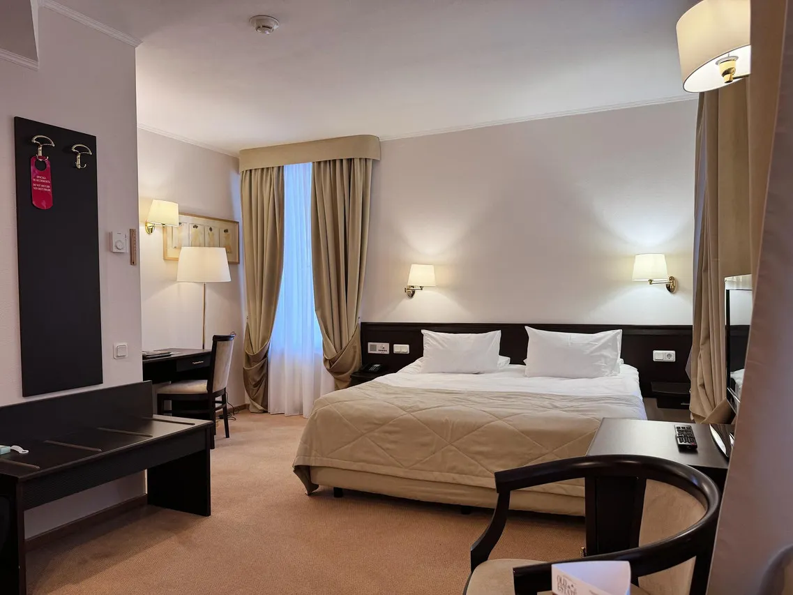 Old Estate Hotel & SPA — rooms and atmosphere