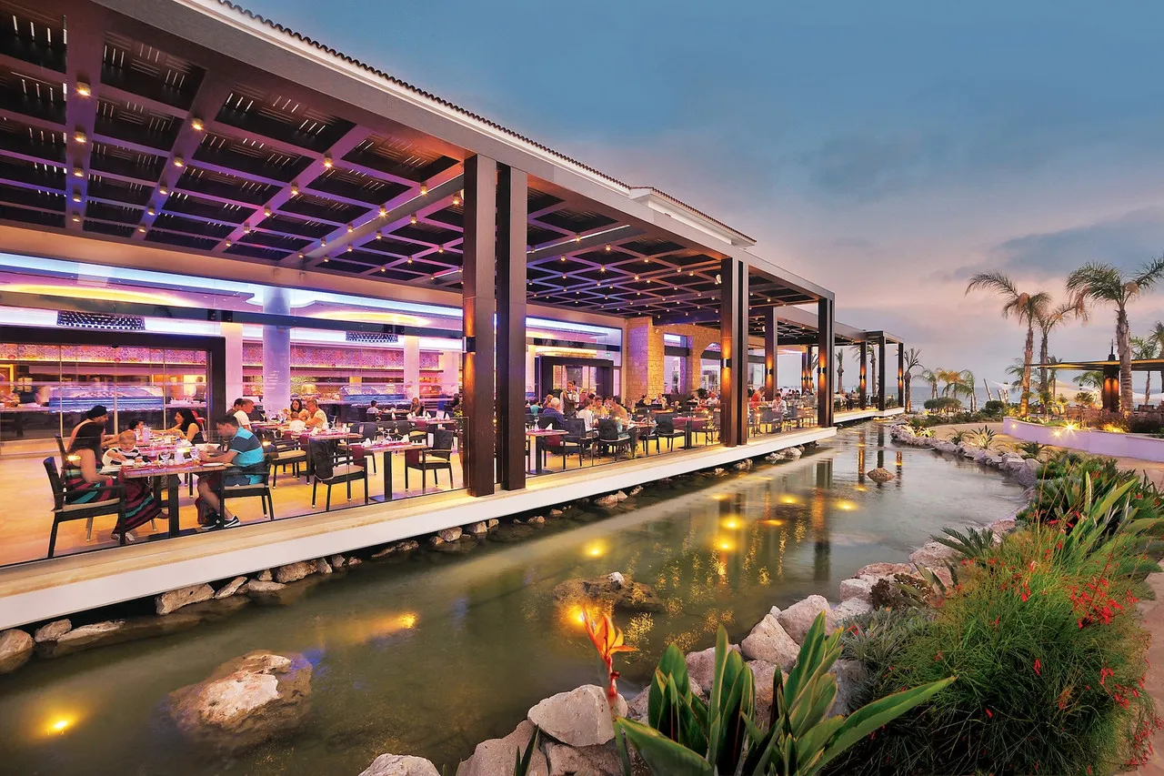 Olympic Lagoon Resort Paphos — ภาพห้องพักและบรรยากาศ