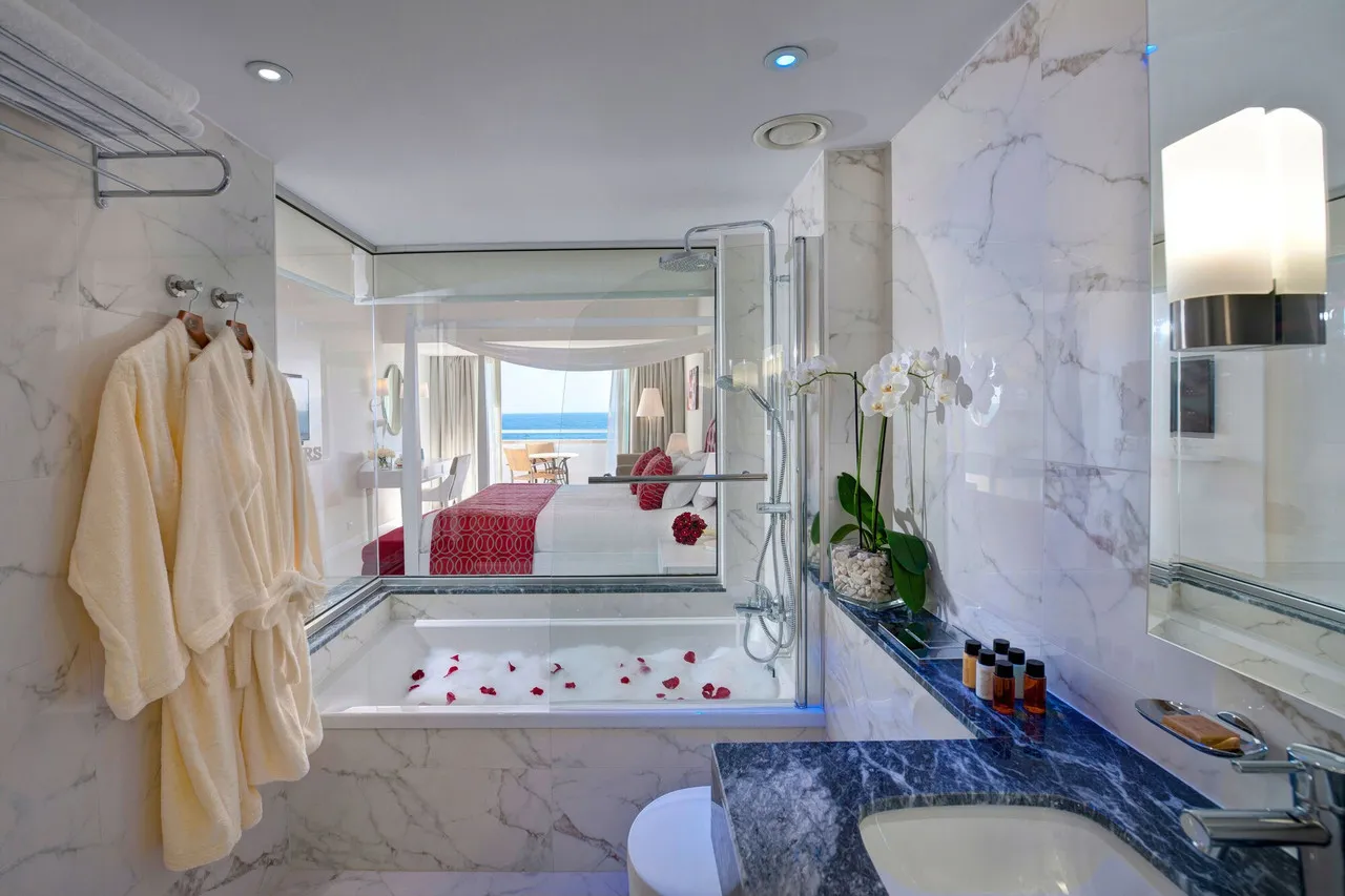 Olympic Lagoon Resort Paphos — ภาพห้องพักและบรรยากาศ