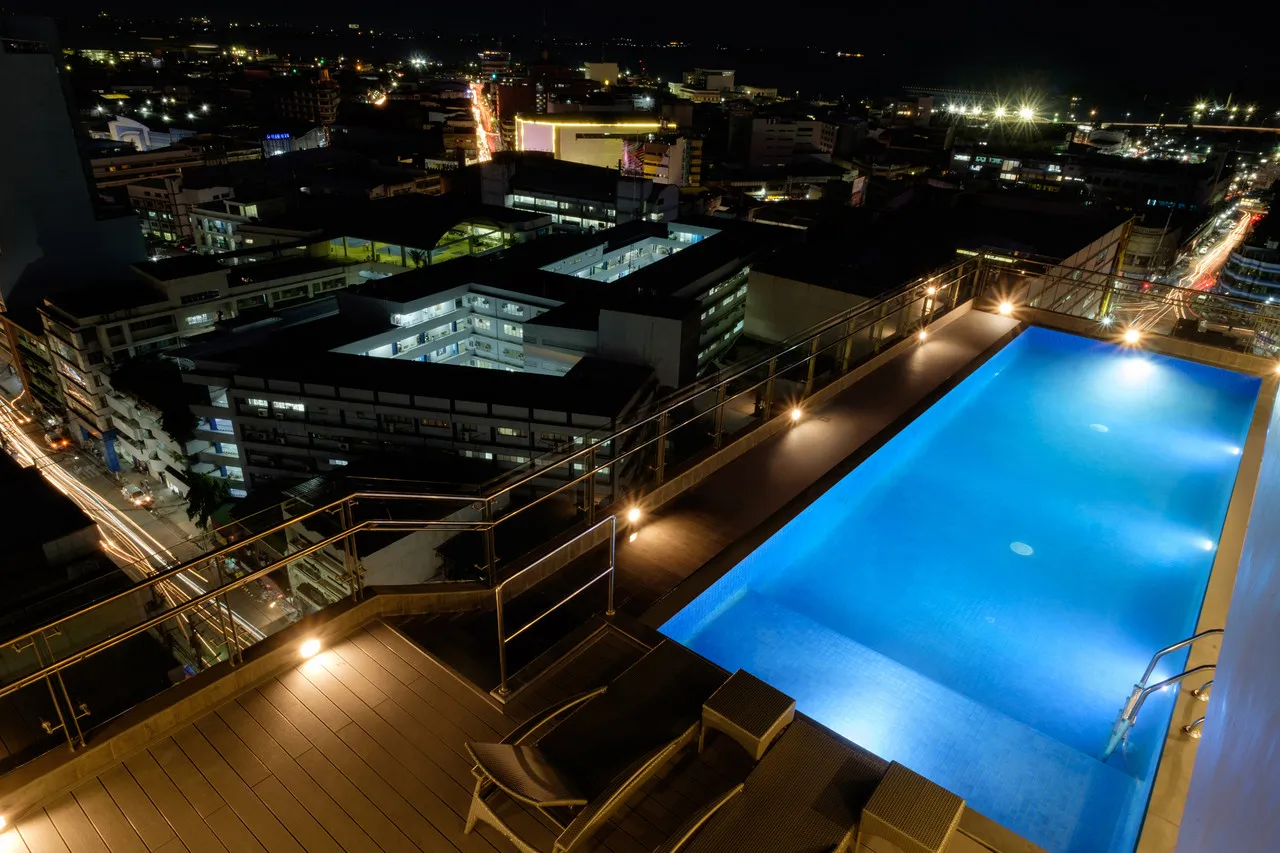 One Central Hotel & Suites — rooms and atmosphere