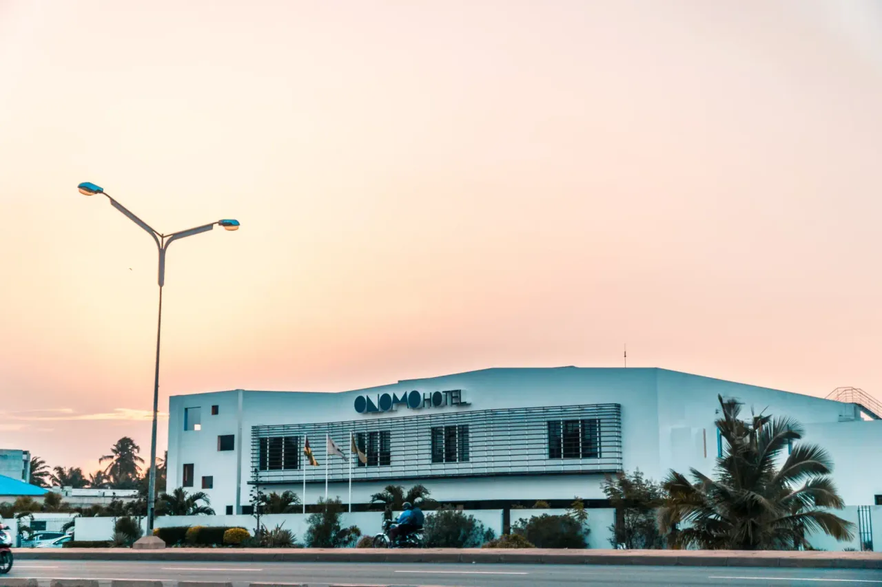 ONOMO Hotel Lome — rooms and atmosphere