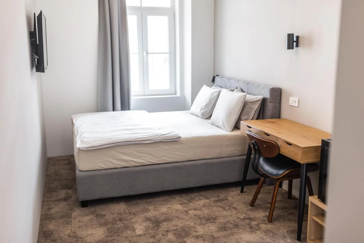 OPERA Hotel — ภาพห้องพักและบรรยากาศ