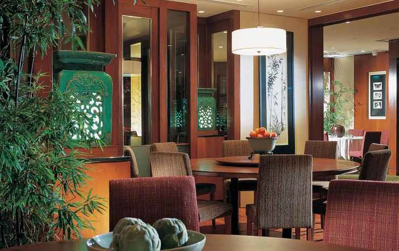Orchard Hotel Singapore — rooms and atmosphere