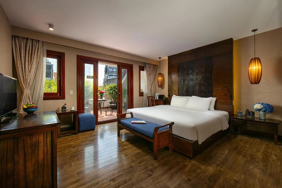 Oriental Suites Hotel & Spa — rooms and atmosphere