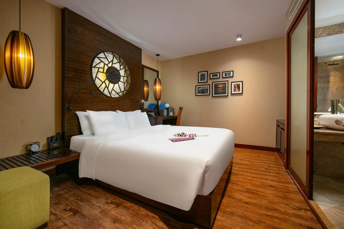 Oriental Suites Hotel & Spa — rooms and atmosphere