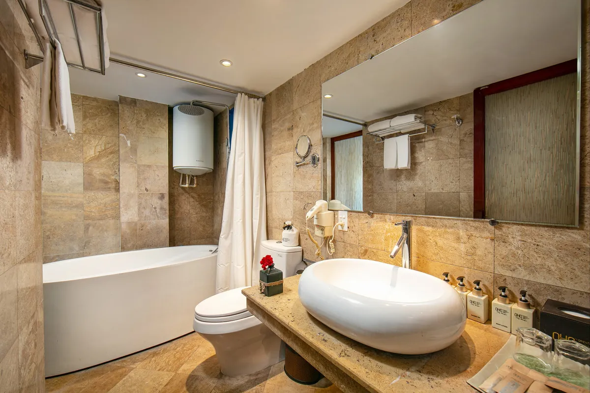 Oriental Suites Hotel & Spa — rooms and atmosphere