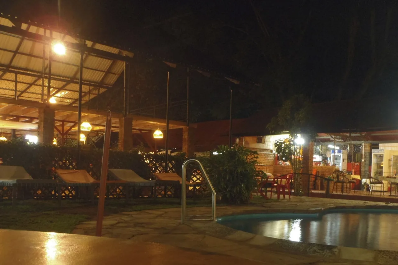 Outpost Lodge — ภาพห้องพักและบรรยากาศ