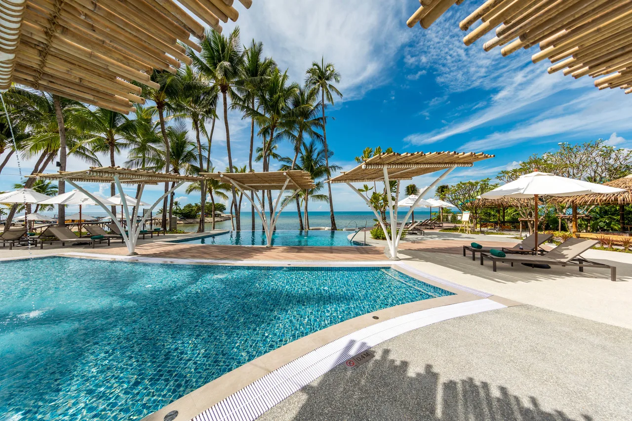 OUTRIGGER Koh Samui Beach Resort — rooms and atmosphere