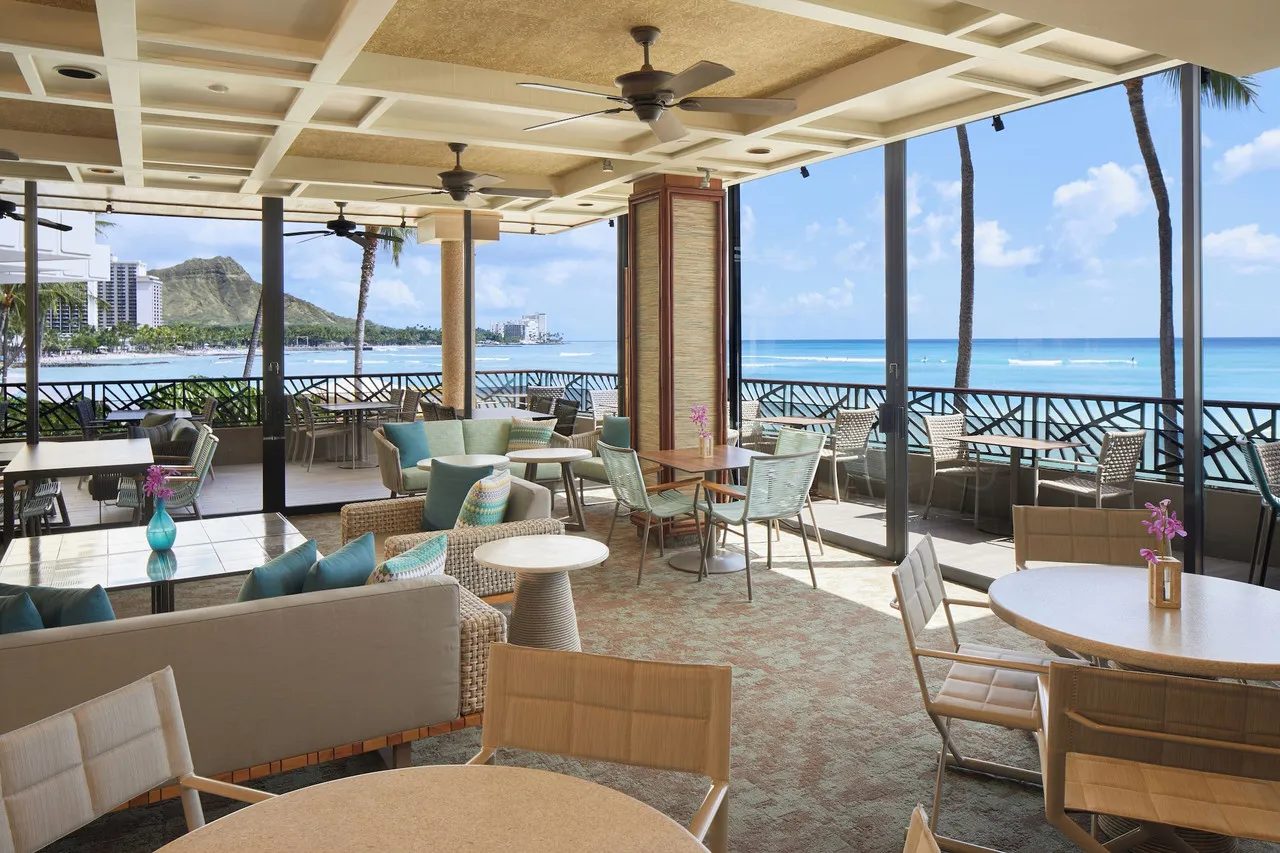 Outrigger Waikiki Beach Resort — rooms and atmosphere