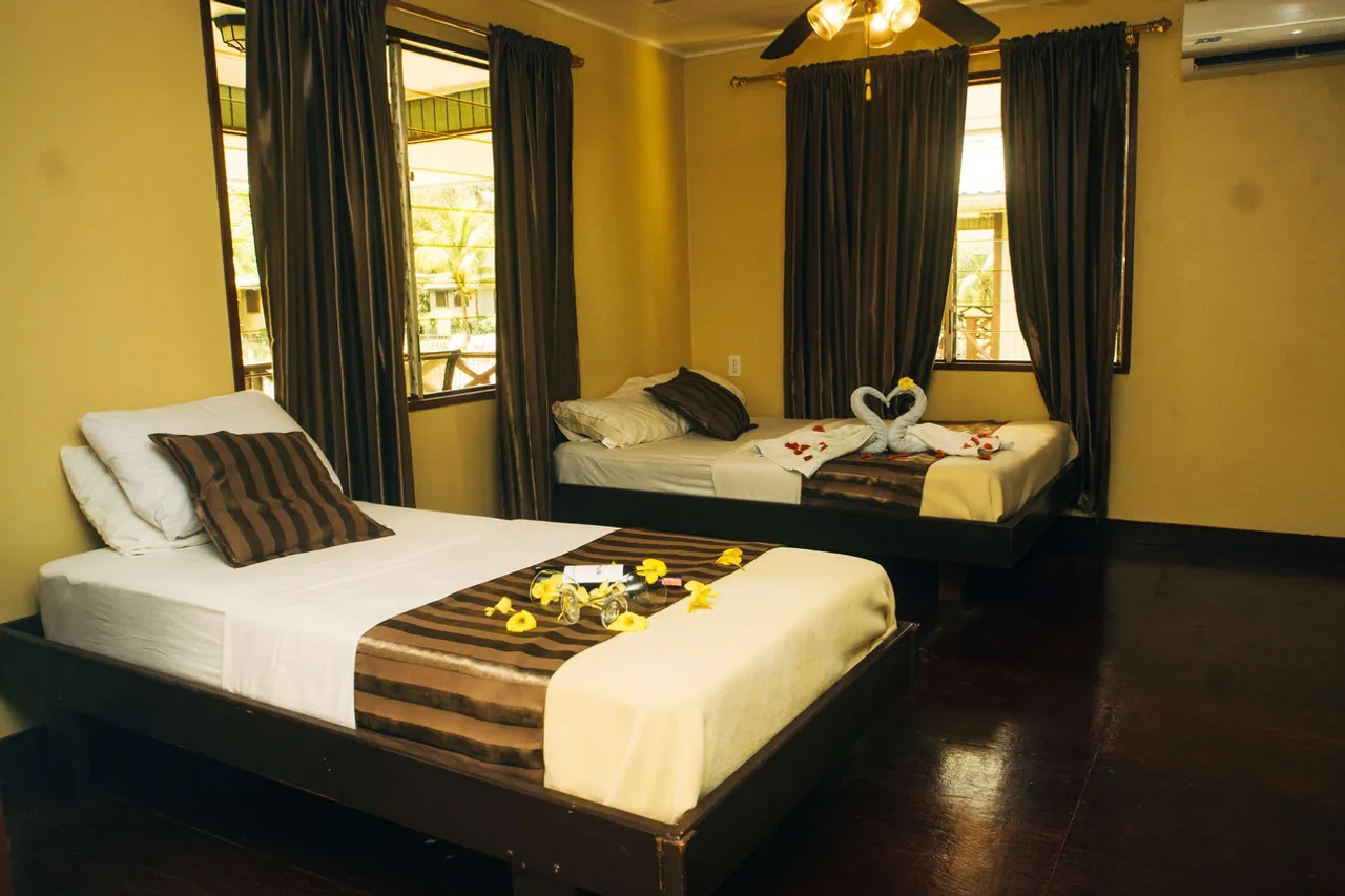 Overbridge River Resort — คอมเมไวน์