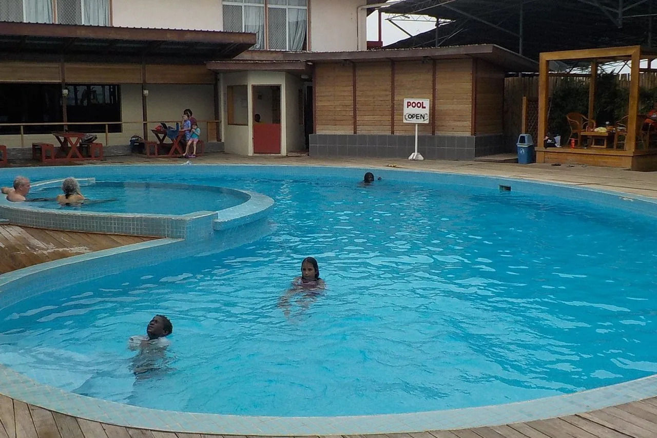 Pacific Crown Hotel — โรงแรมในโฮนีอารา