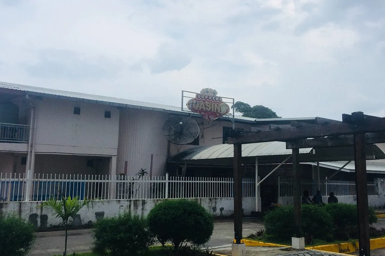 Pacific Crown Hotel — ภาพห้องพักและบรรยากาศ