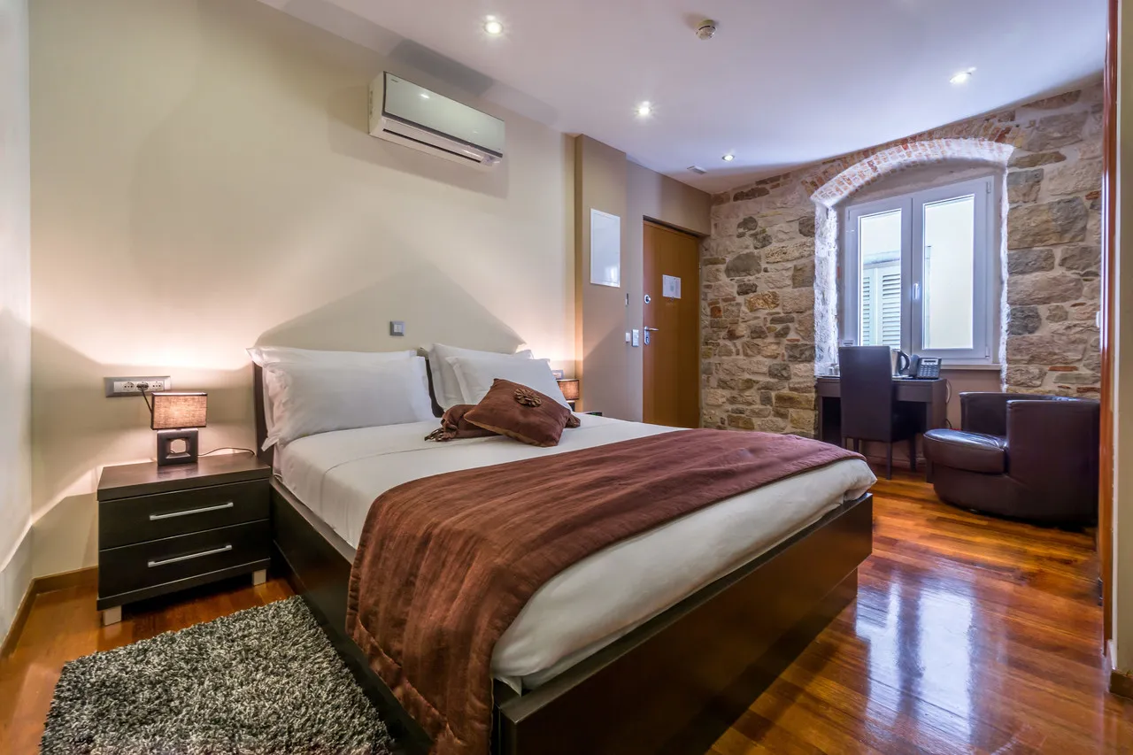 Palace Suites Heritage Hotel — rooms and atmosphere