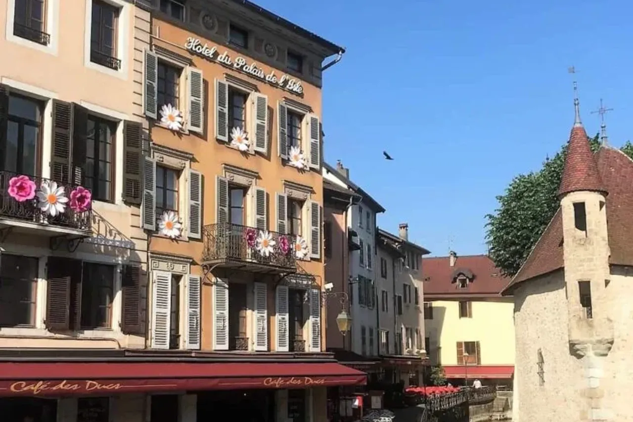 Hotel du Palais de l'Isle — โรงแรมในอานซี