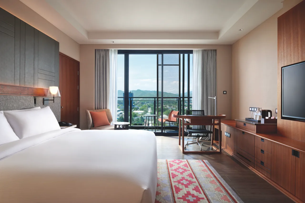 Palm Springs Hotel Dili — rooms and atmosphere
