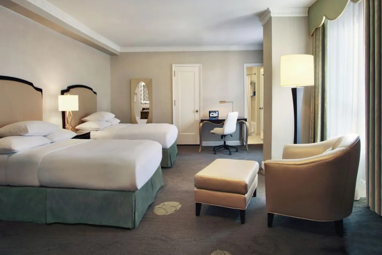 Palmer House, a Hilton Hotel — ภาพห้องพักและบรรยากาศ