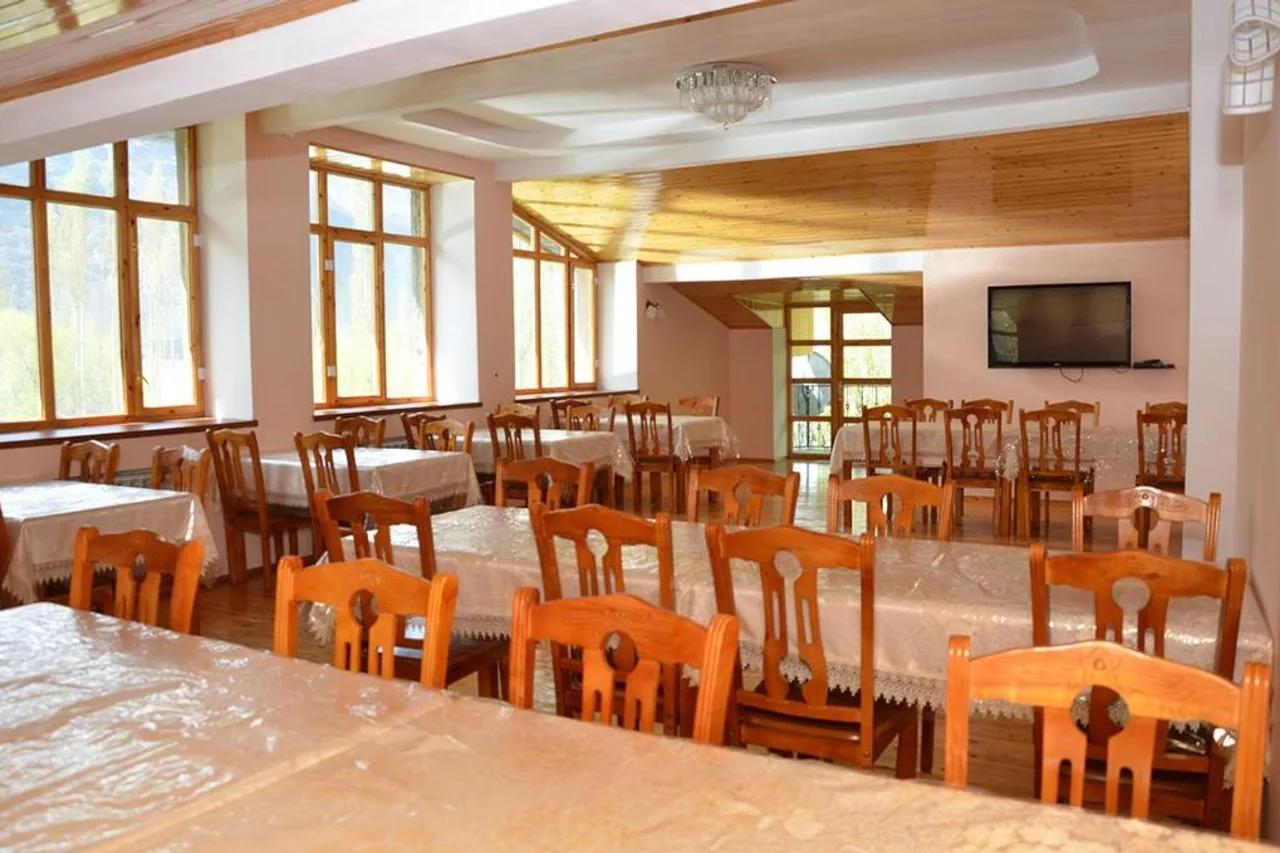 Pamir Alibaba Hotel — ภาพห้องพักและบรรยากาศ