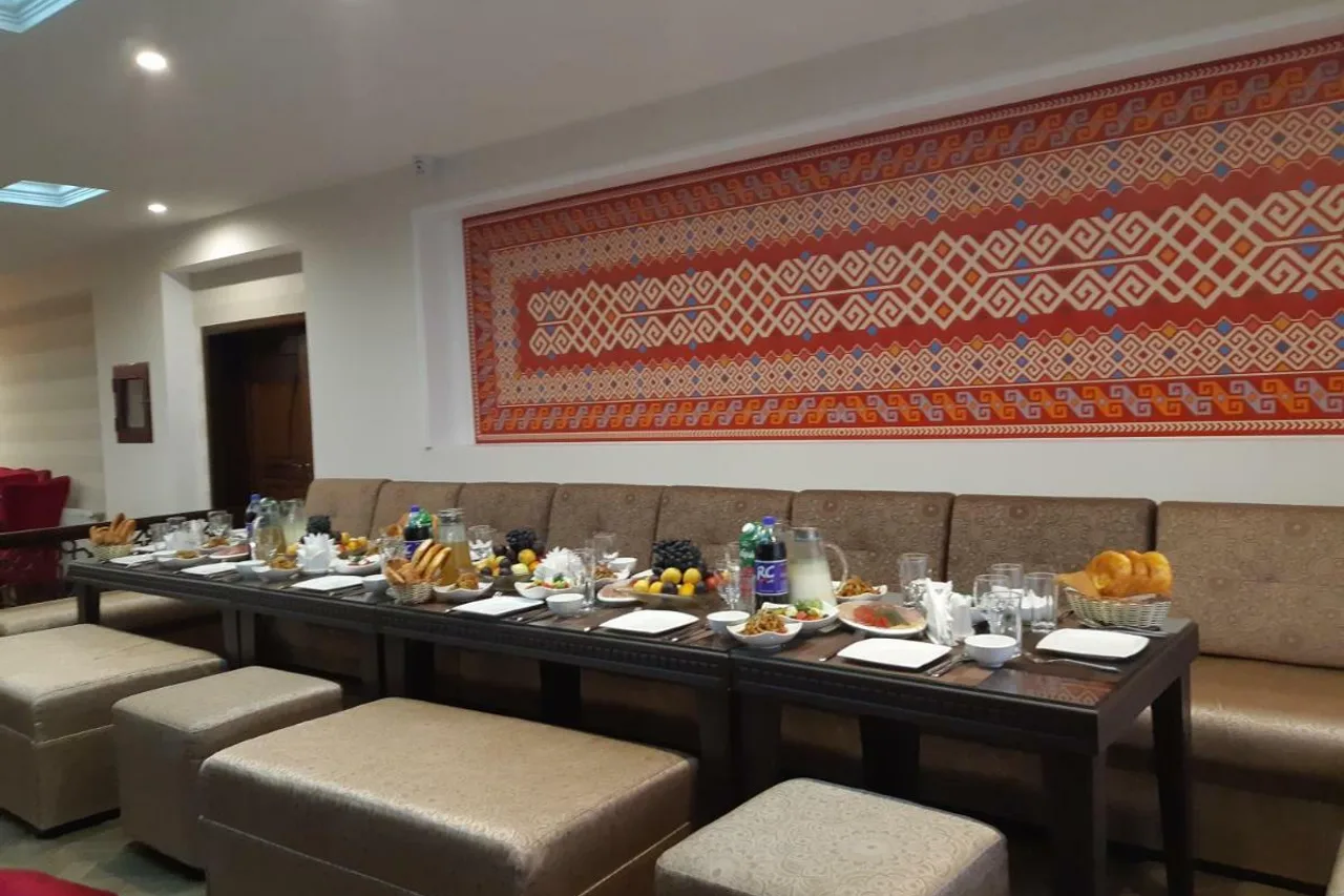 Pamir Palace — ภาพห้องพักและบรรยากาศ