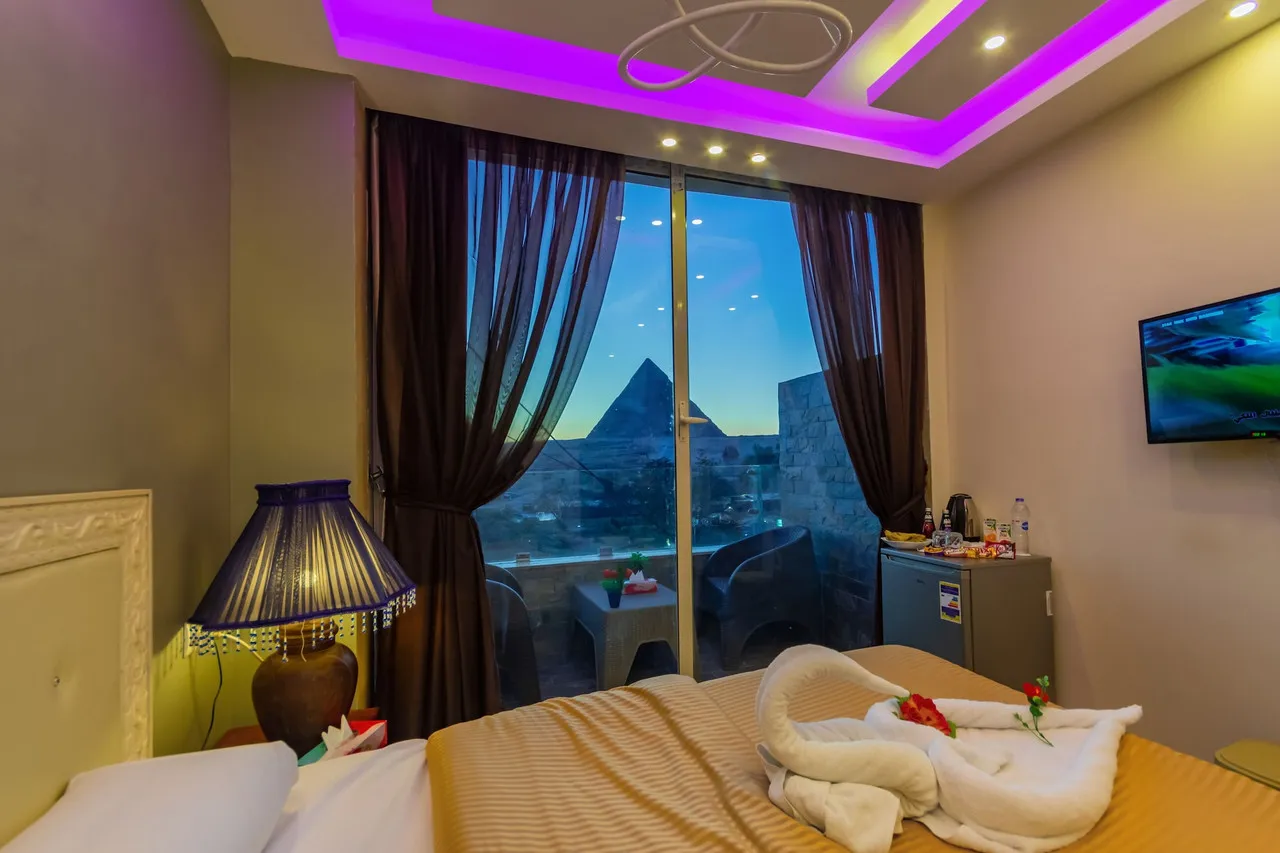 Panorama Pyramids Inn — rooms and atmosphere