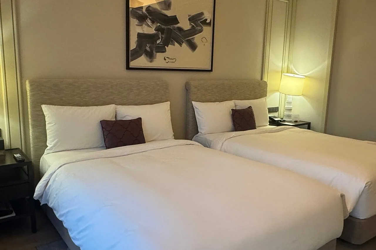 Paradise City — rooms and atmosphere