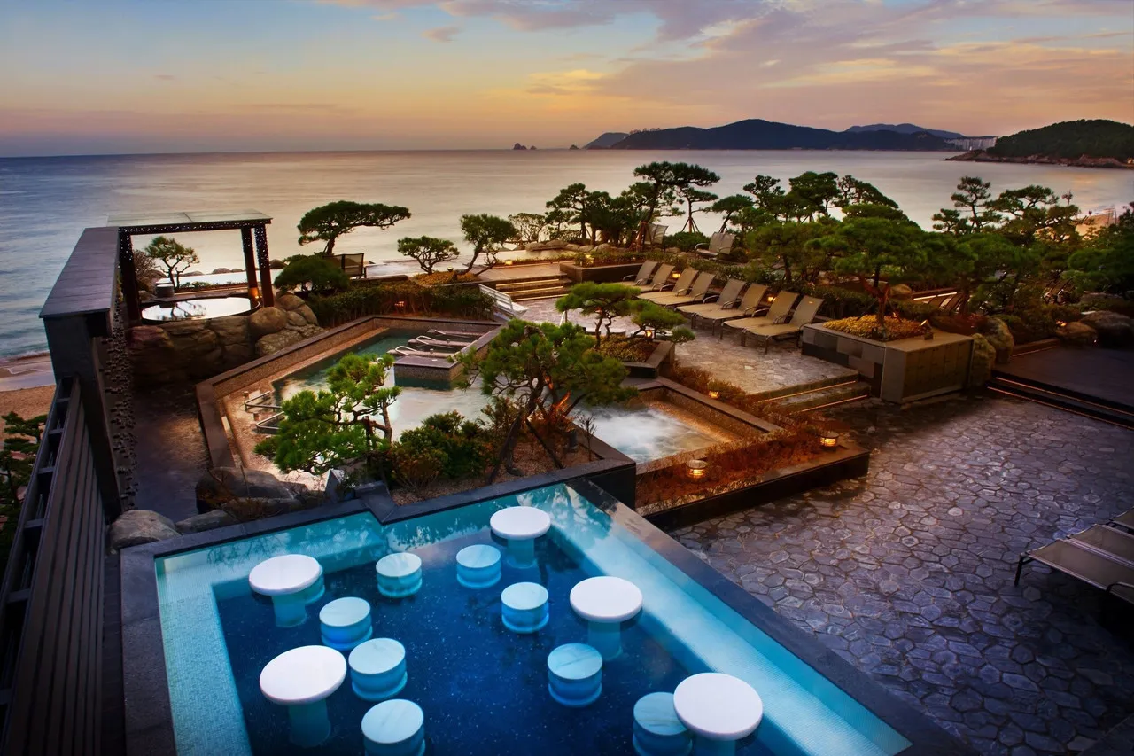 Paradise Hotel Busan — rooms and atmosphere