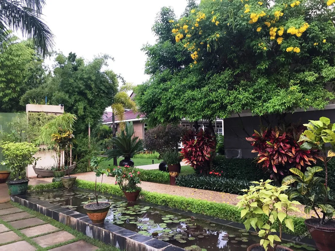 Paradise Hotel Nyaung Shwe — rooms and atmosphere