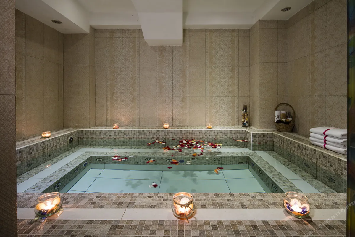 Paradise Saigon Boutique Hotel & Spa — rooms and atmosphere
