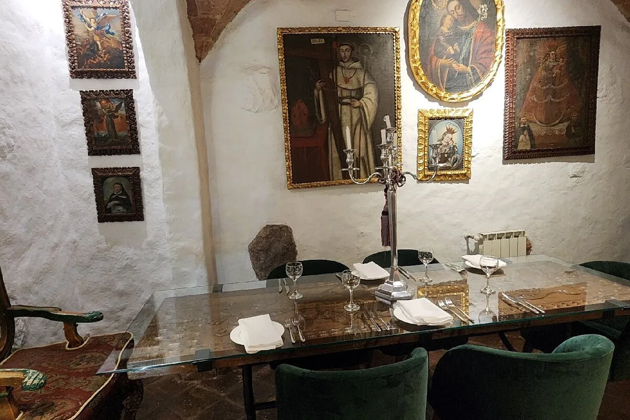 Parador Santa Maria La Real — โรงแรมในซูเกร