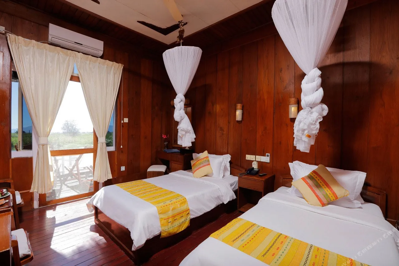 Paramount Inle Resort — rooms and atmosphere