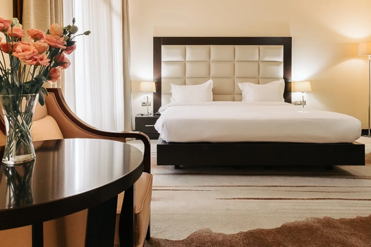 Paris Hotel Yerevan — ภาพห้องพักและบรรยากาศ
