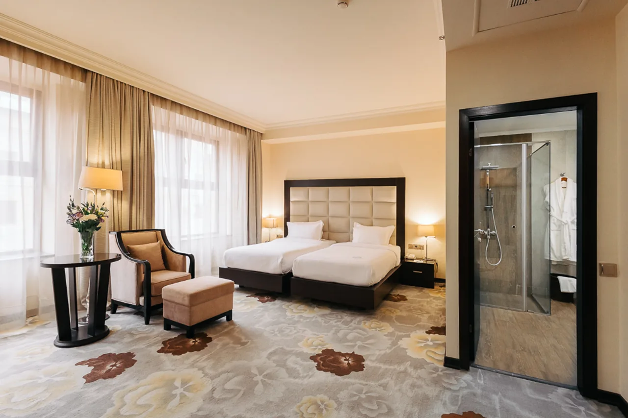 Paris Hotel Yerevan — ภาพห้องพักและบรรยากาศ