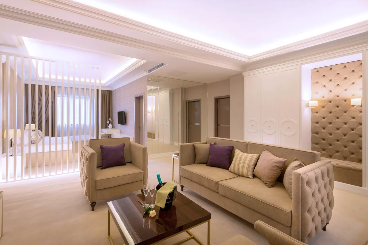 Paris Hotel Yerevan — ภาพห้องพักและบรรยากาศ