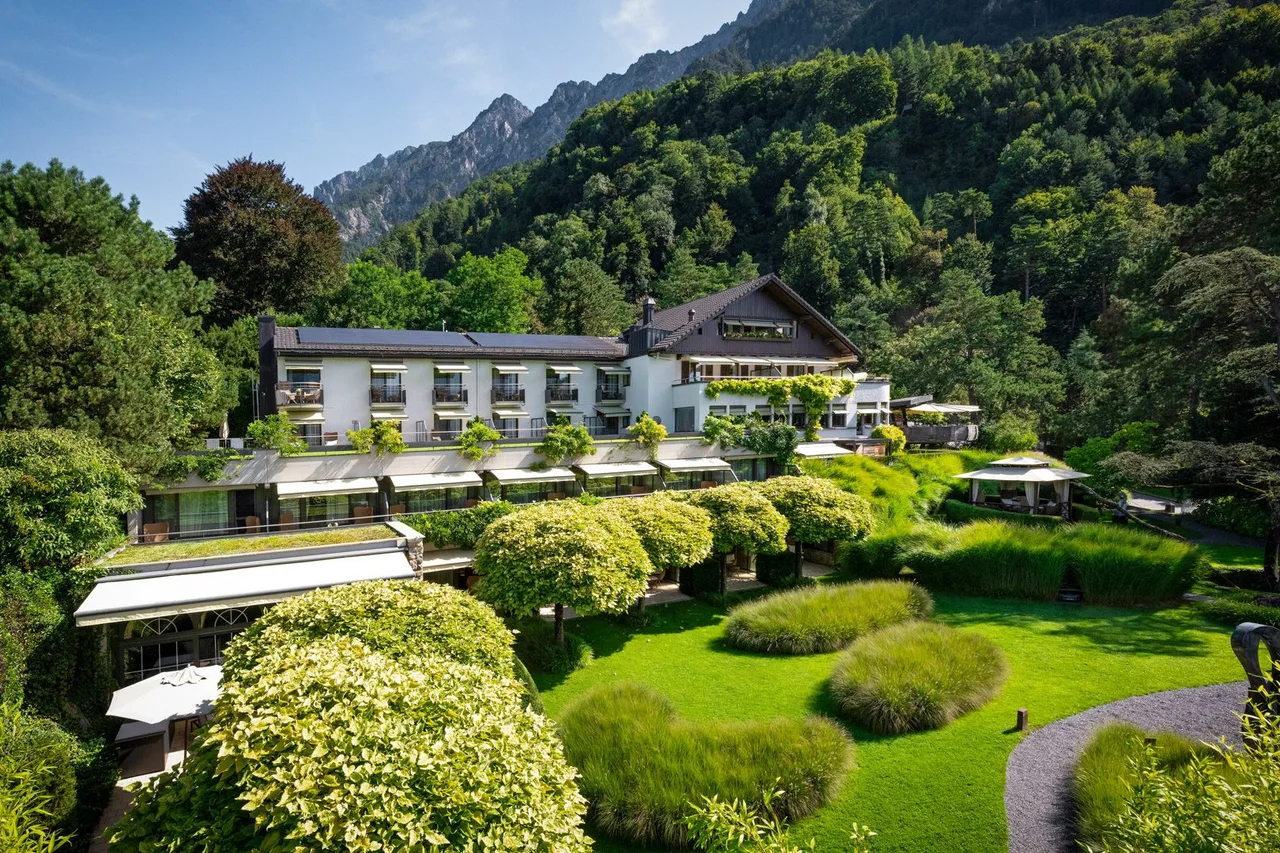 10 โรงแรมวาดูซน่าพักที่สุด — Vaduz Centre · Triesen · Malbun (รีวิวลึก 2026 + 🏰 Vaduz Castle 1287 + 🏔️ Alps doubly-landlocked microstate + ใช้ CHF Swiss Franc)