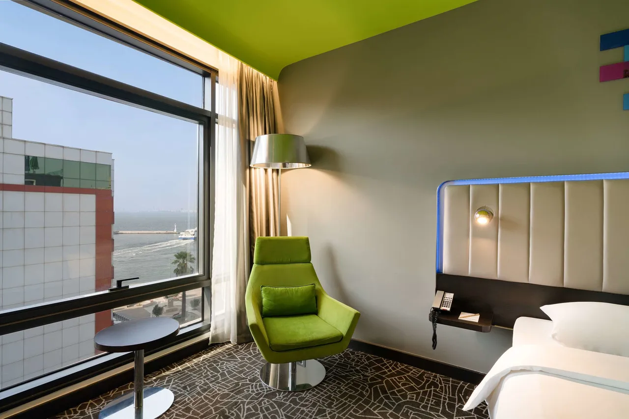 Park Inn by Radisson Izmir — rooms and atmosphere