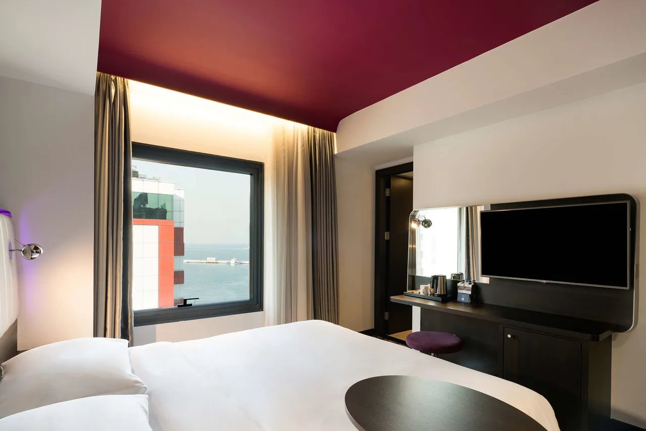Park Inn by Radisson Izmir — rooms and atmosphere