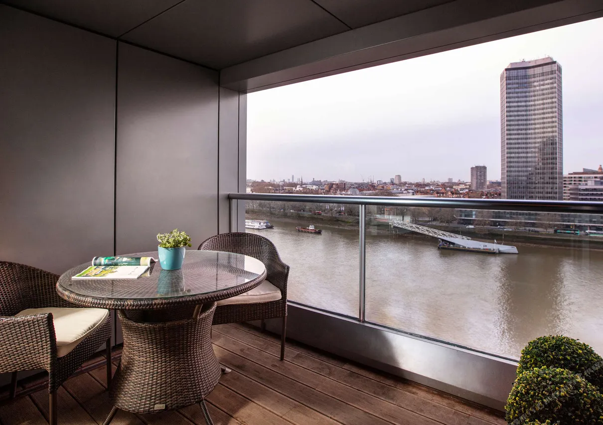 Park Plaza London Riverbank — rooms and atmosphere