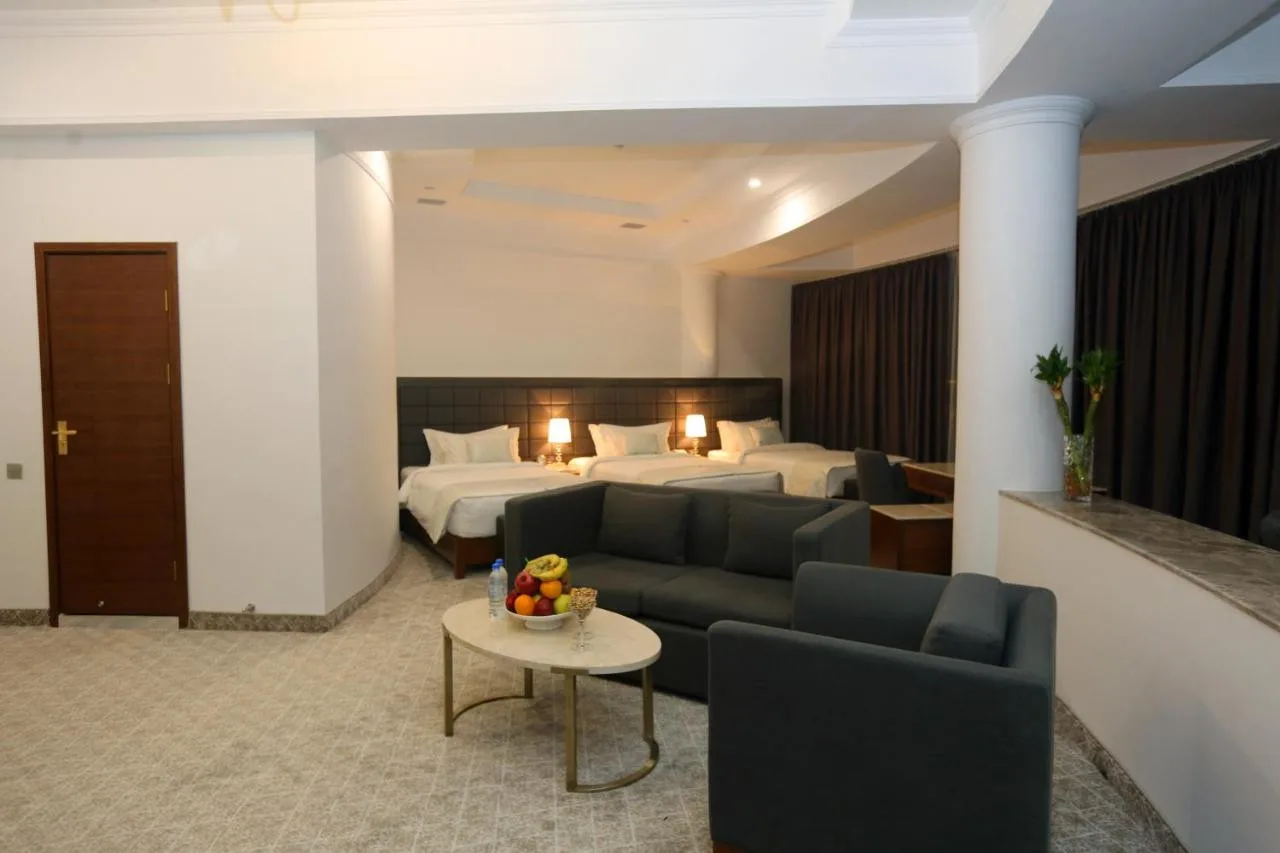 Parliament Palace Hotel — ภาพห้องพักและบรรยากาศ